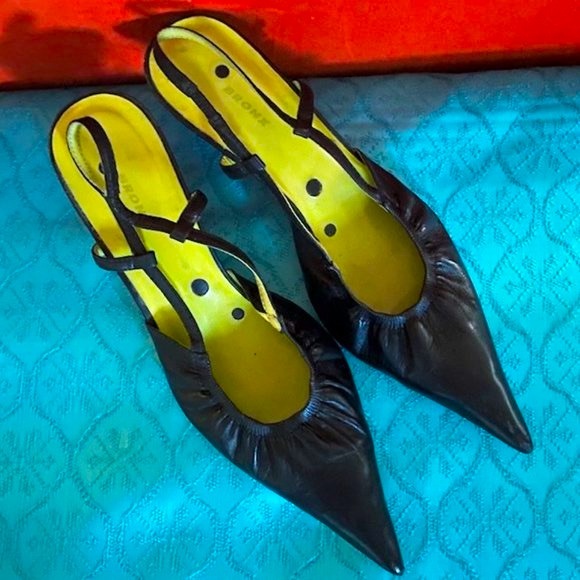 Vintage Shoes - Vintage Leather Sharp Toe Kitten Heel Sling Backs